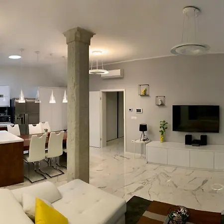 Old Town Parenso Apartment *