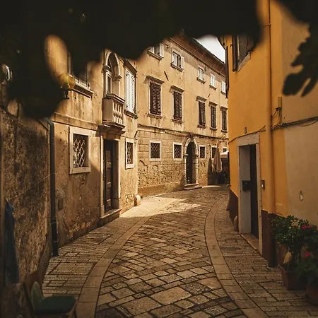 Apartment Old Town Parenso *